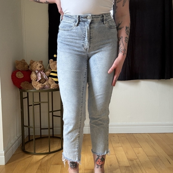 Guess Cropped Light Blue Ankle Jeans - Picture 1 of 7